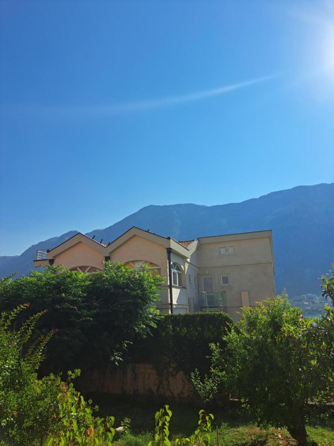 Apartments With Sea View In Prcanj Kotor Eksteriør bilde