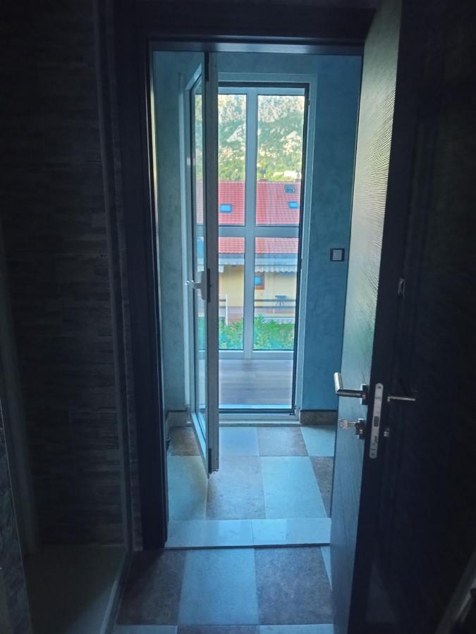 Apartments With Sea View In Prcanj Kotor Eksteriør bilde